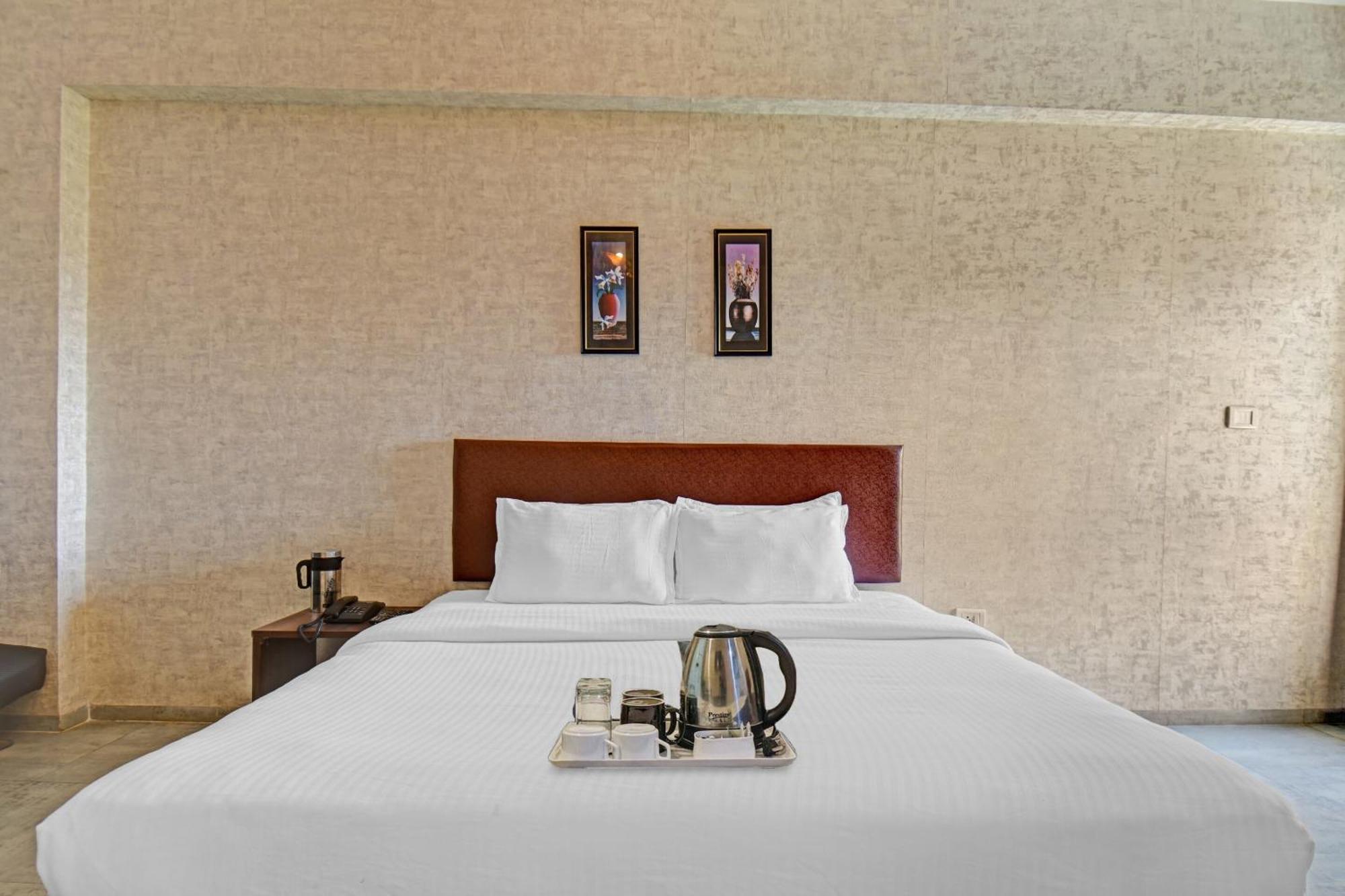 Townhouse Classio Suites Shirdi Exterior foto