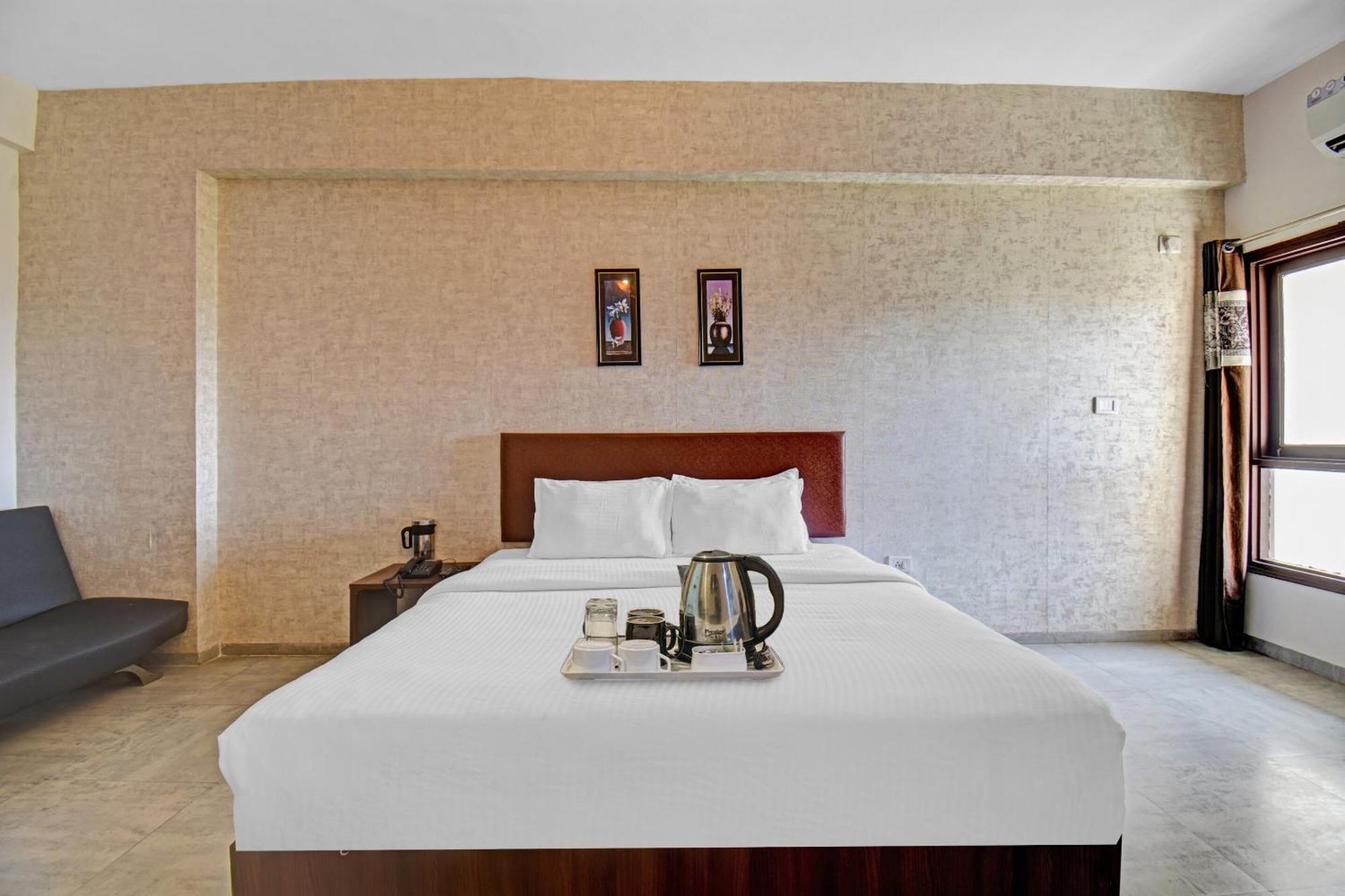 Townhouse Classio Suites Shirdi Exterior foto